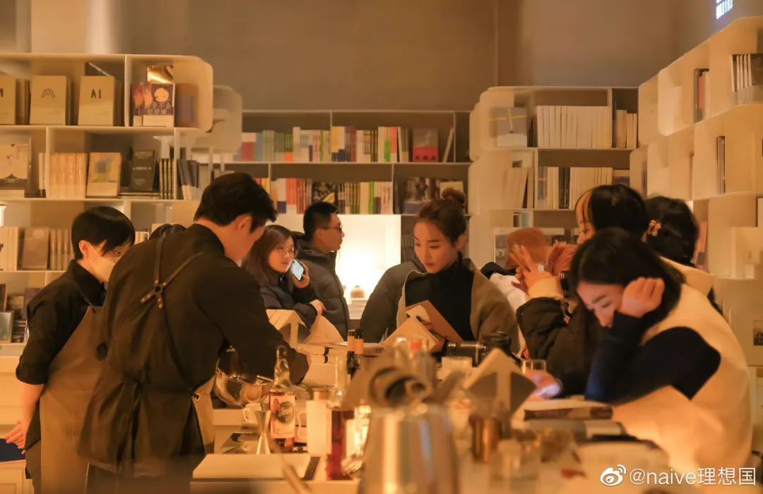 白天咖啡晚上酒下一句,白天咖啡晚上酒吧运营