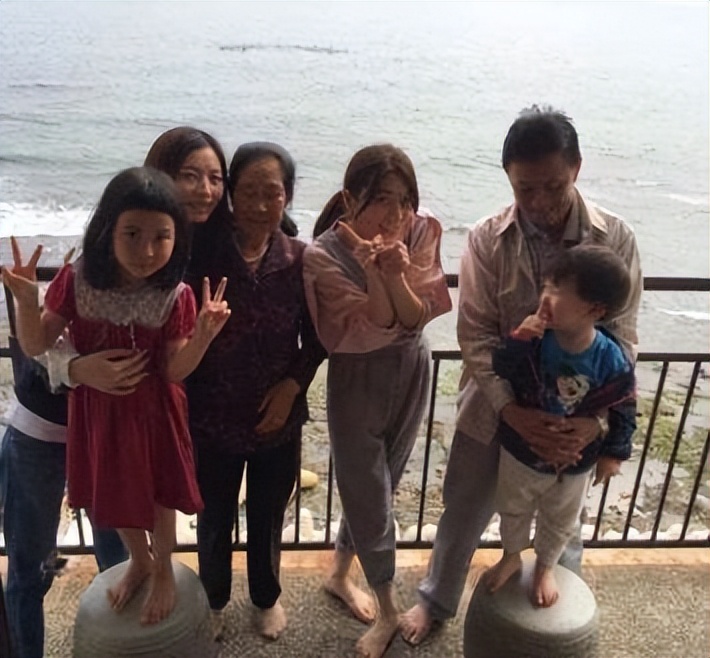 我，恋爱脑，32岁带10岁娃嫁日本老公，他帮我还百万负债，很贴心