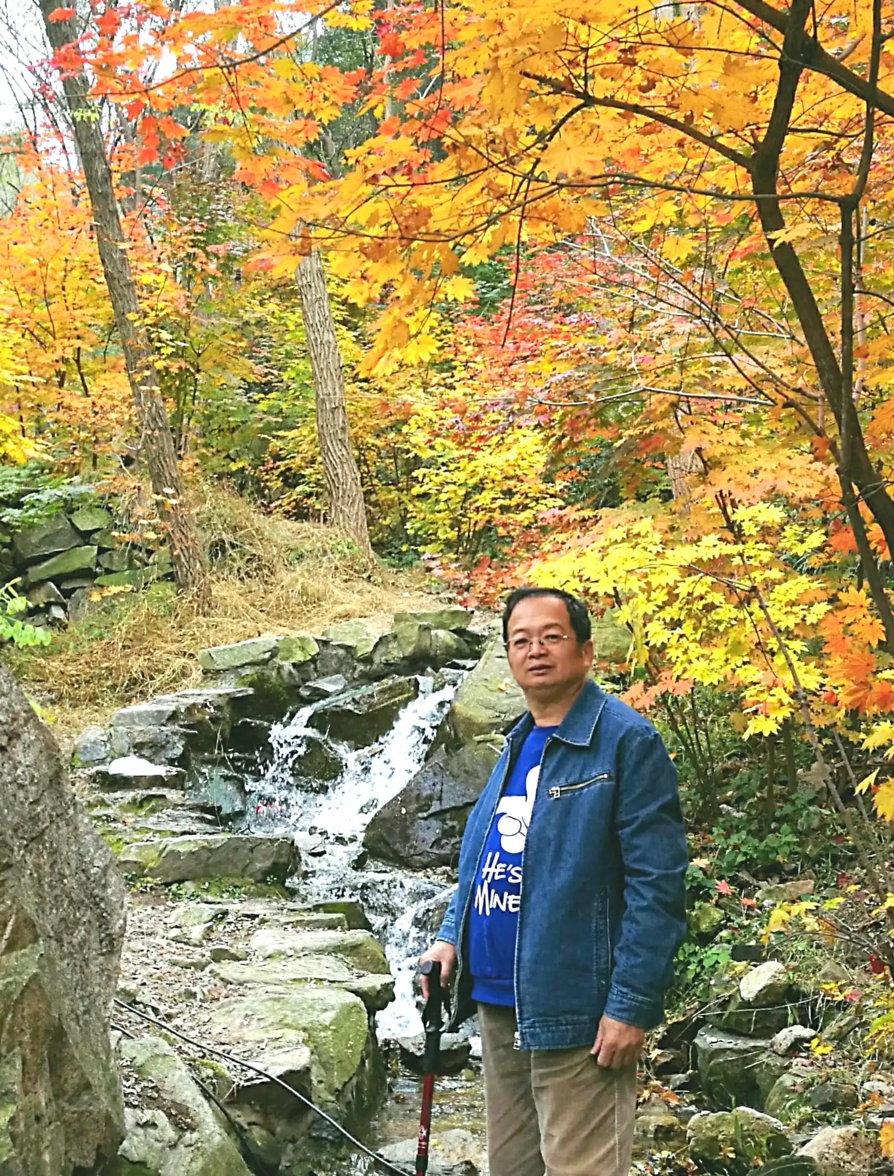 六十五岁办老年卡怎么办,老汉今年六十五完整版