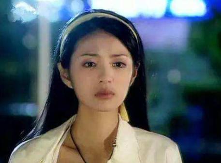 “被小三”的戚薇，背锅8年不坑声，她的聪明你想不到