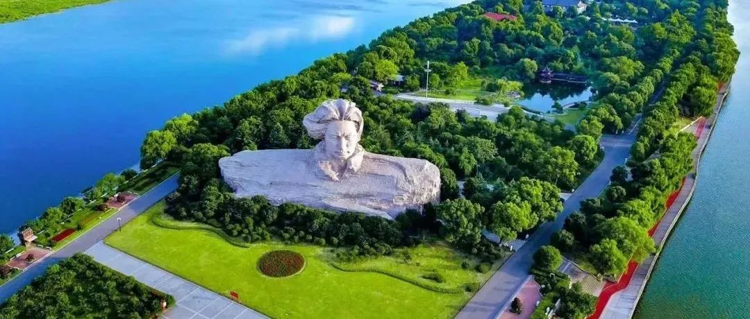 非凡十年展望未来,非凡十年致敬时代英雄