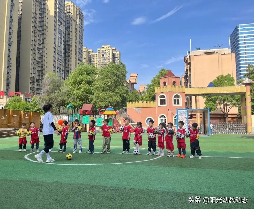 幼儿园足球游戏比赛方案最新版,足球游戏打鸭子教案