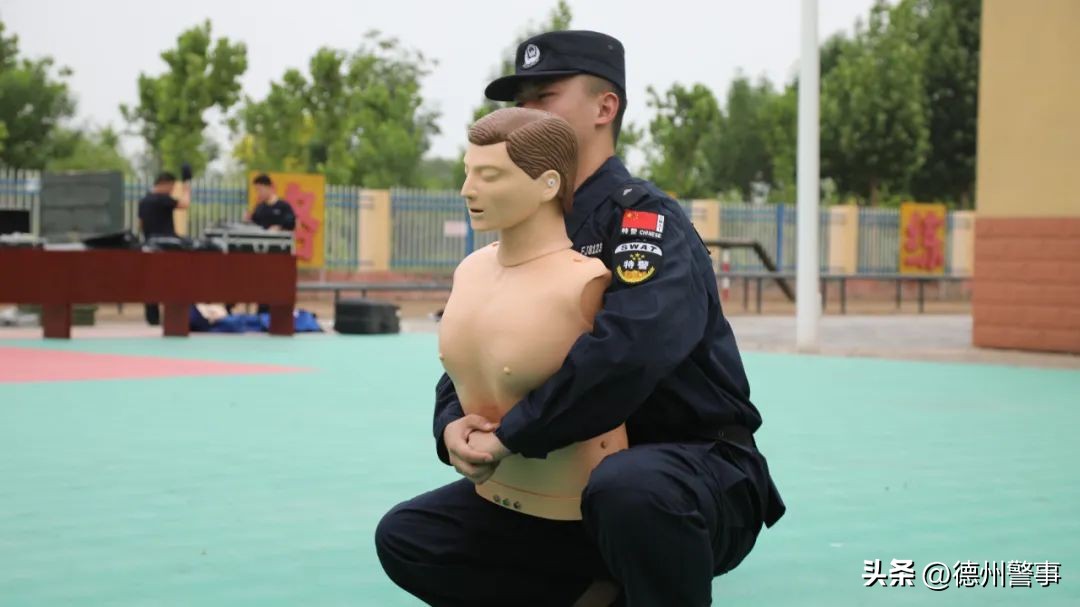 跟着警察去抓酒驾,跟着警察叔叔去出警