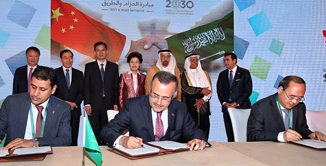 美国横刀与中东签订大单,沙特180度转向,中国给别人做了嫁衣?