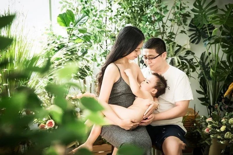 新生儿一次喂多少克奶粉,新生儿一次喂多少奶合适