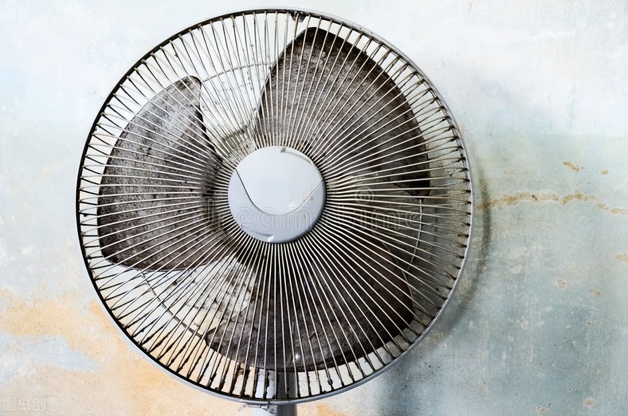 不管电风扇多脏,电风扇脏了教你一招不用洗不用拆