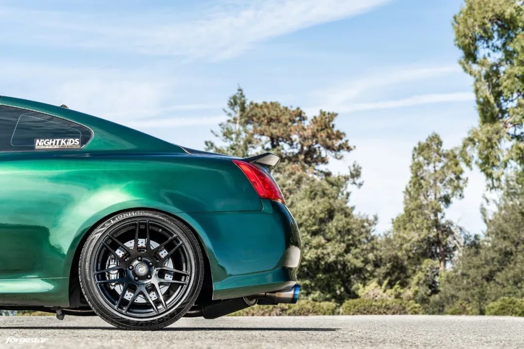 “战神”与“淑女”的重影