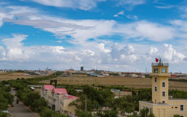 蒙古国距离中国的呼和浩特市多远,蒙古国距中国最近的县城