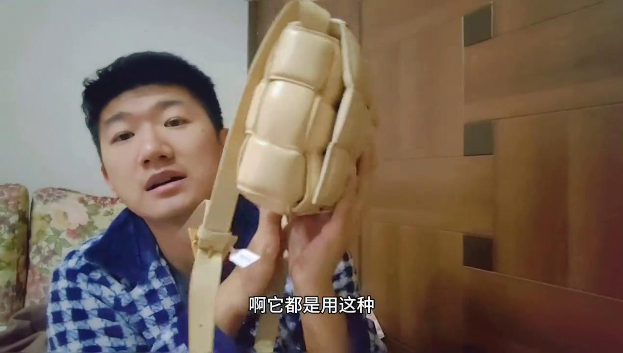 bv15格包包鉴别,bv枕头包尺寸评测