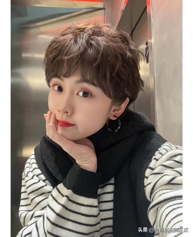 脸圆黑长直怎么烫发尾好看,慵懒烫发2022年最适合女神的烫发