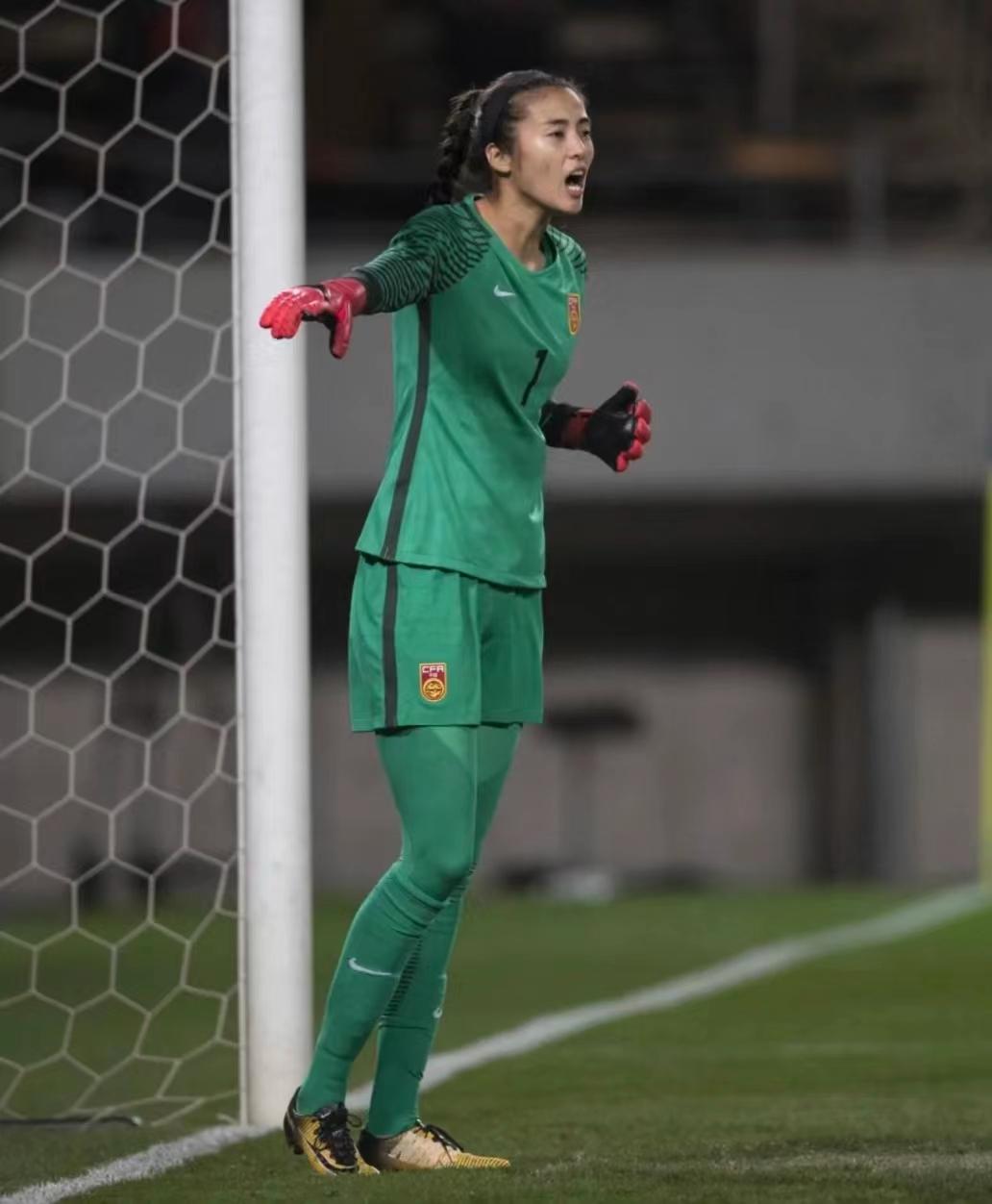 赵丽娜退役后还有没有工资,赵丽娜谈退役会离开足球吗