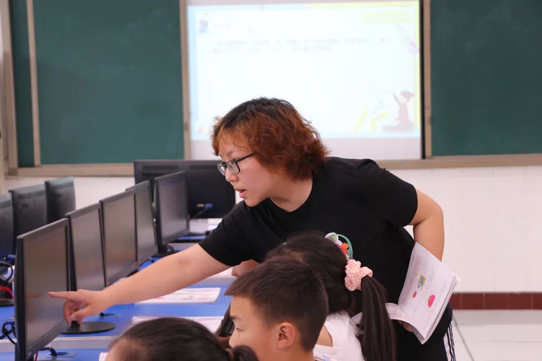 四川天府新区白沙小学|活动中提升反思中成长