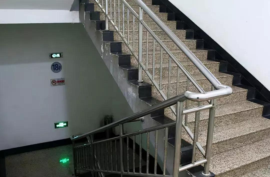 30层高层15楼16楼优缺点,高层15层顶楼的优缺点有哪些