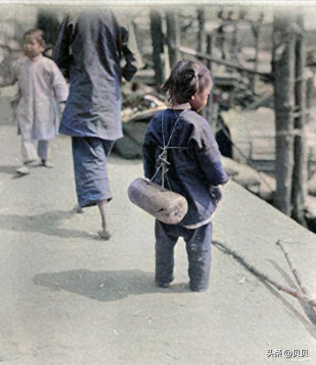 侵华日军残酷*行暴**，女子为活命脱下衣服让日本人拍摄，*辱侮**至死3