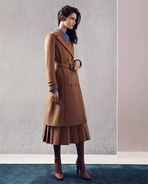 黑色大衣的配色技巧,咖啡色的大衣怎样配色