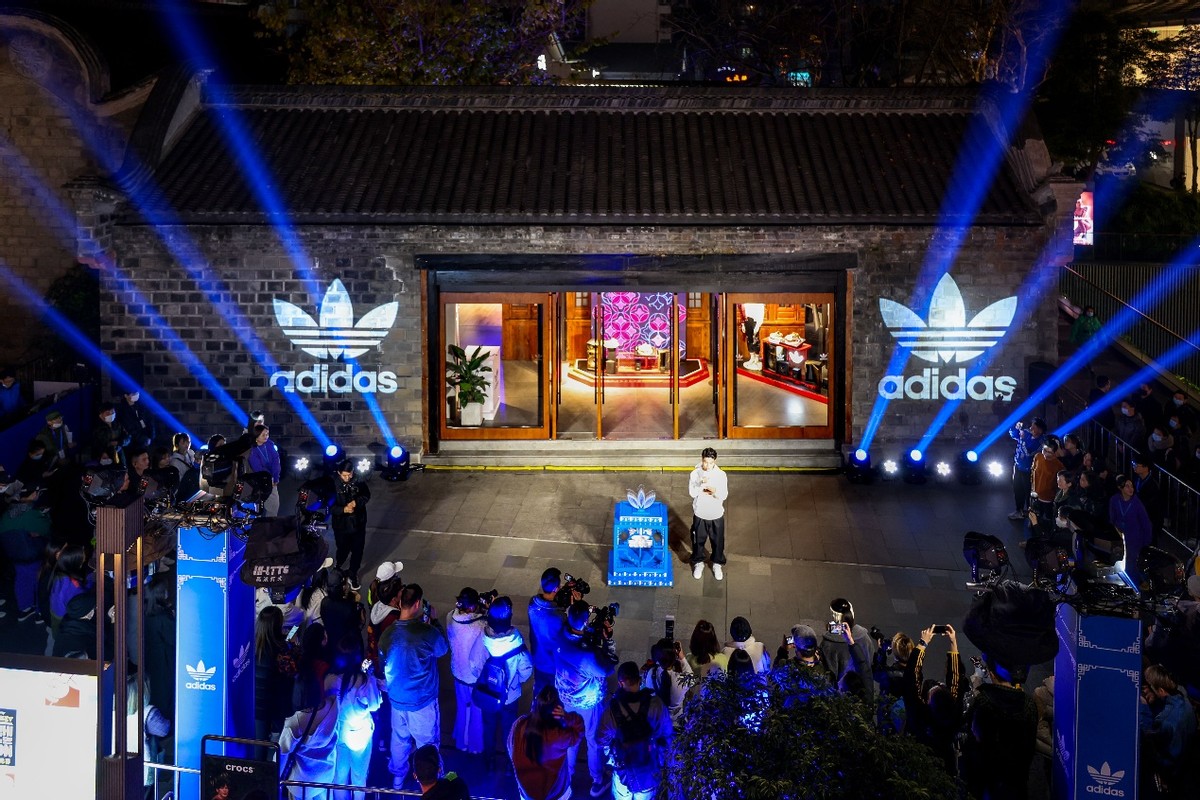 adidas官方旗舰店 三叶草 (adidas三叶草官方旗舰店西安)