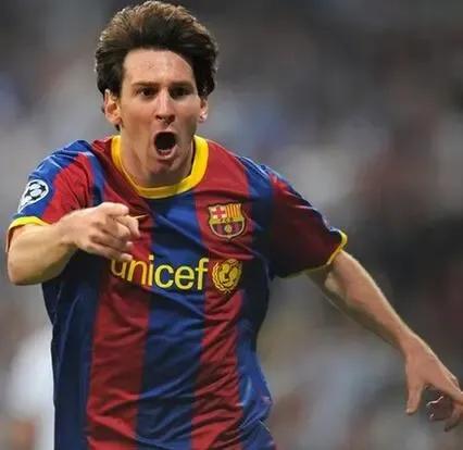 梅西可谓是足球界的一大传奇,传奇之路梅西