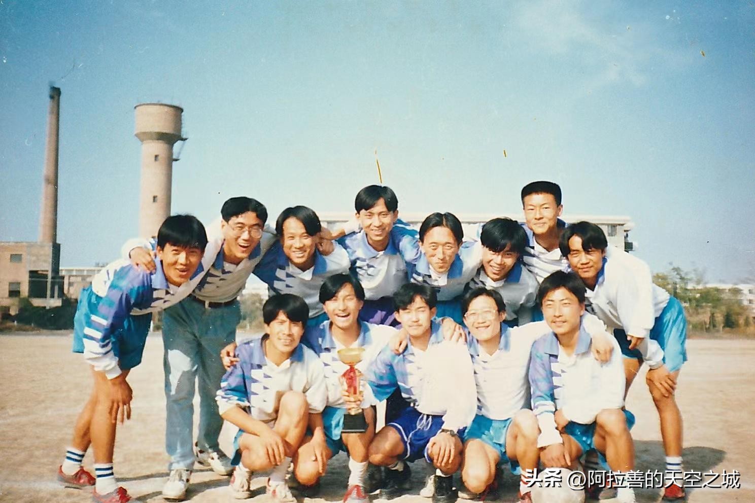 我与足球的故事作文,那些年我们的足球故事