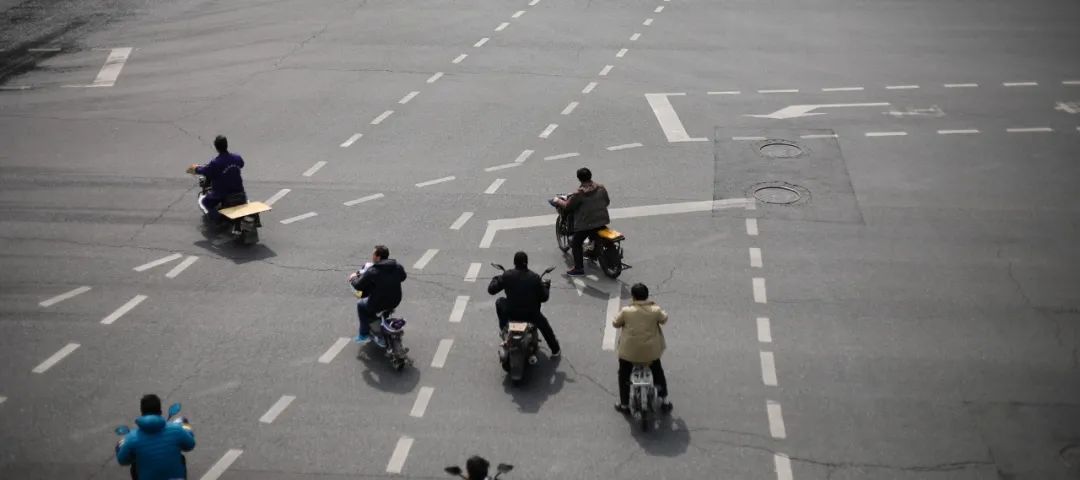 “等红灯”真的不是“Waittheredlight”，马上改过来！