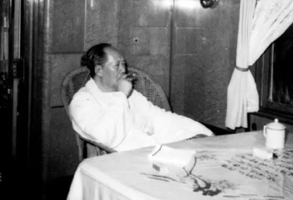 毛主席：《红楼梦》讲的其实是一个简单的道理