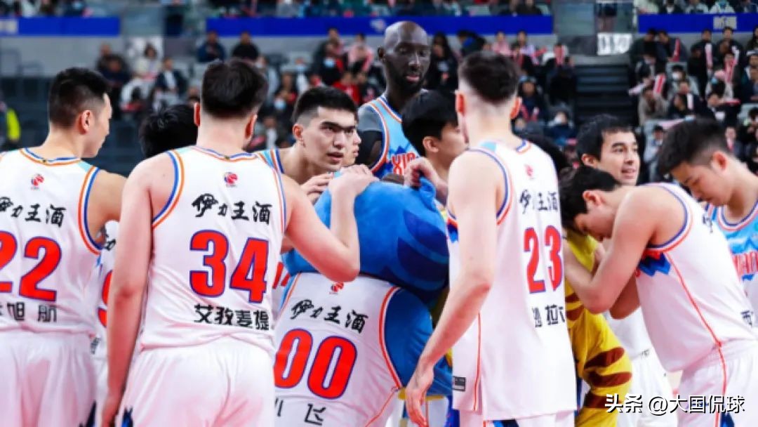 中国男篮世界杯赛程出炉,周琦加盟辽篮悬念反转,杨鸣相中大外援