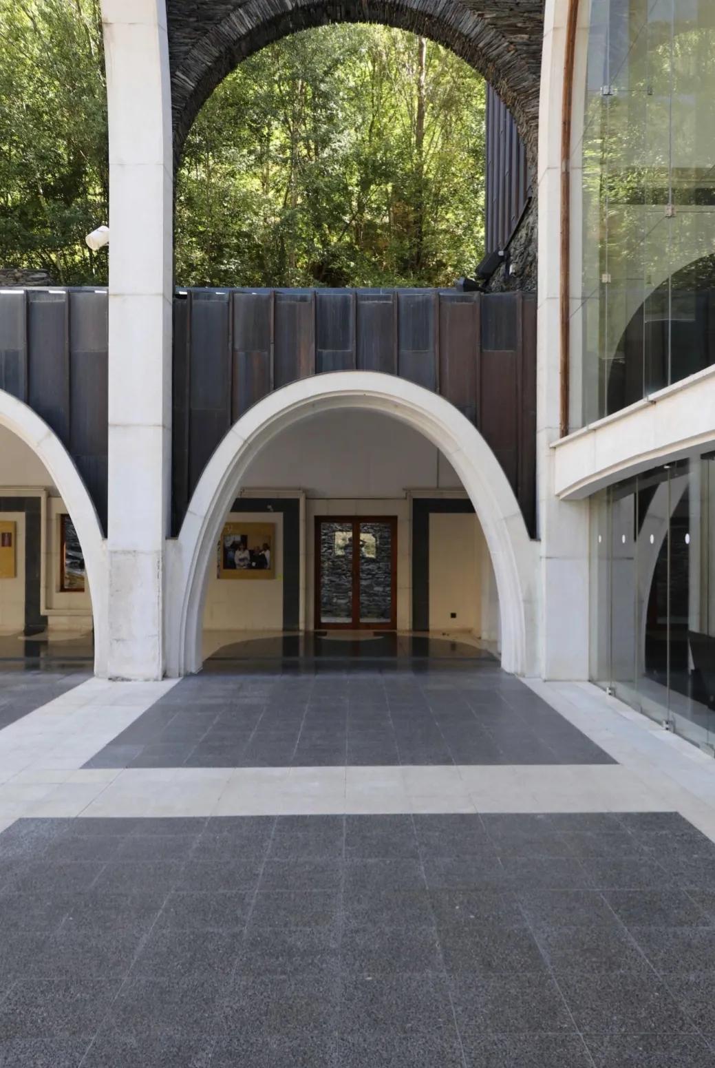 西班牙鬼才建筑师的梦幻世界,西班牙鬼才