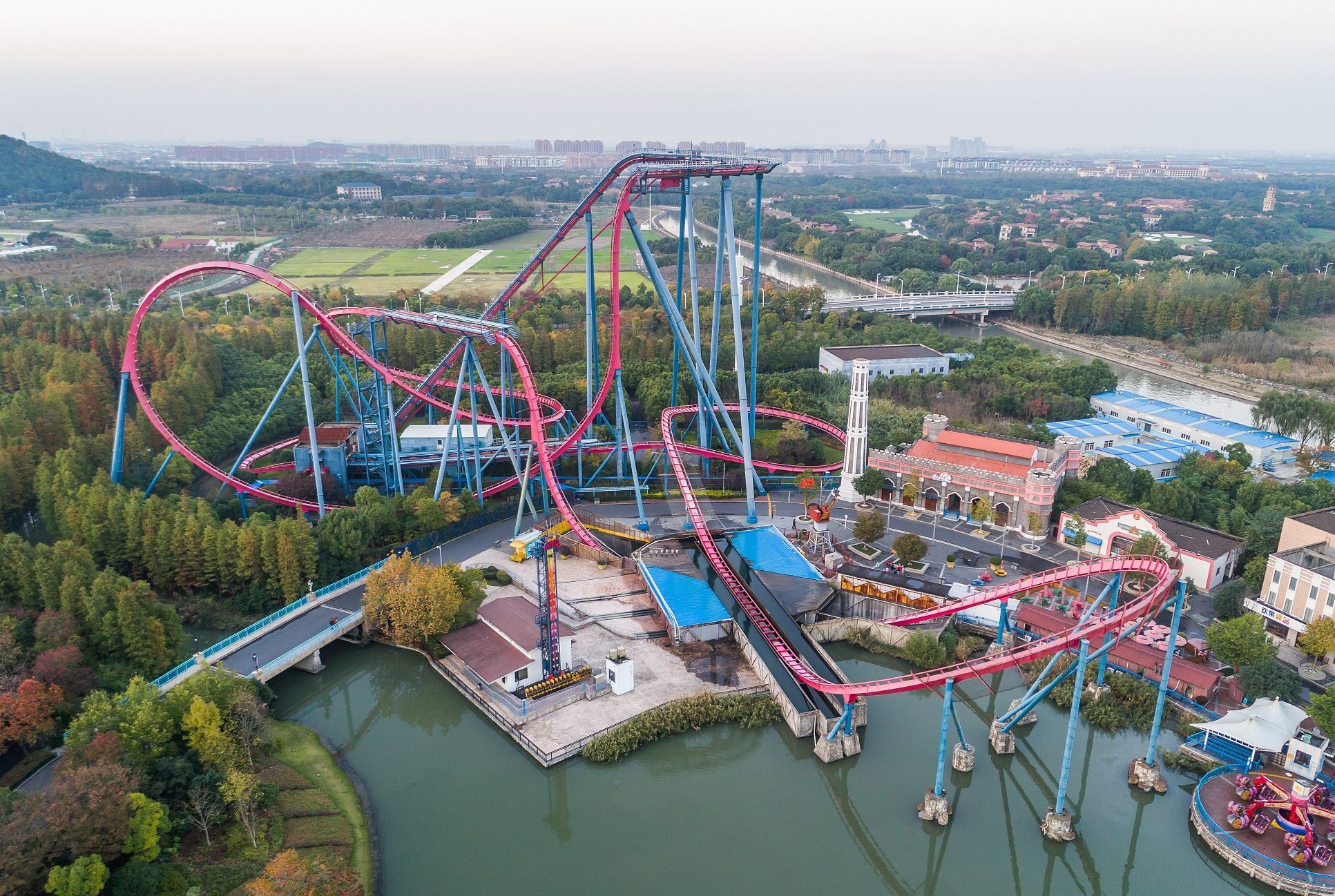 上海欢乐谷过山车视频,上海欢乐谷古木游龙