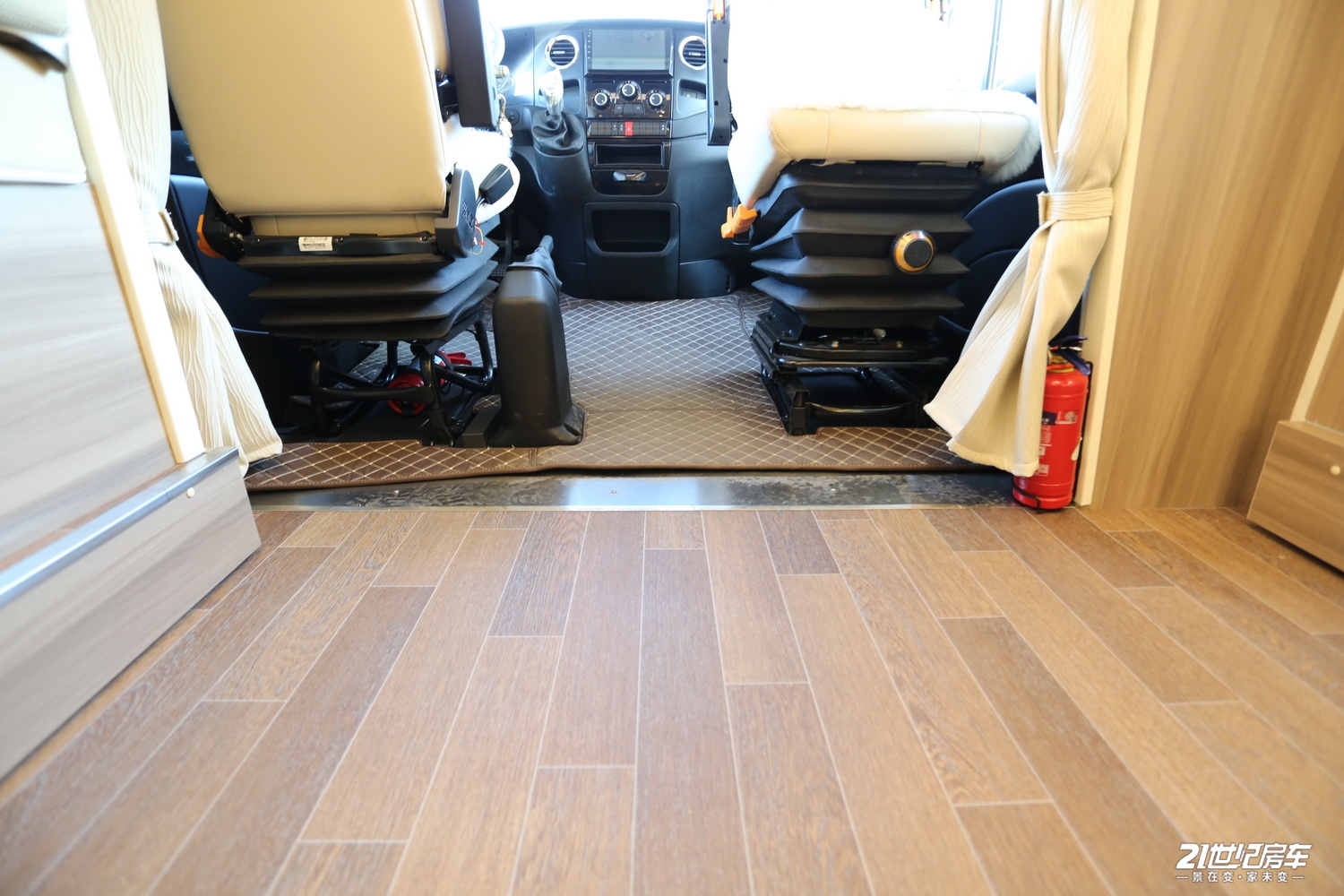 中天自行式c型驭风房车价格,中天领航者三拓展房车