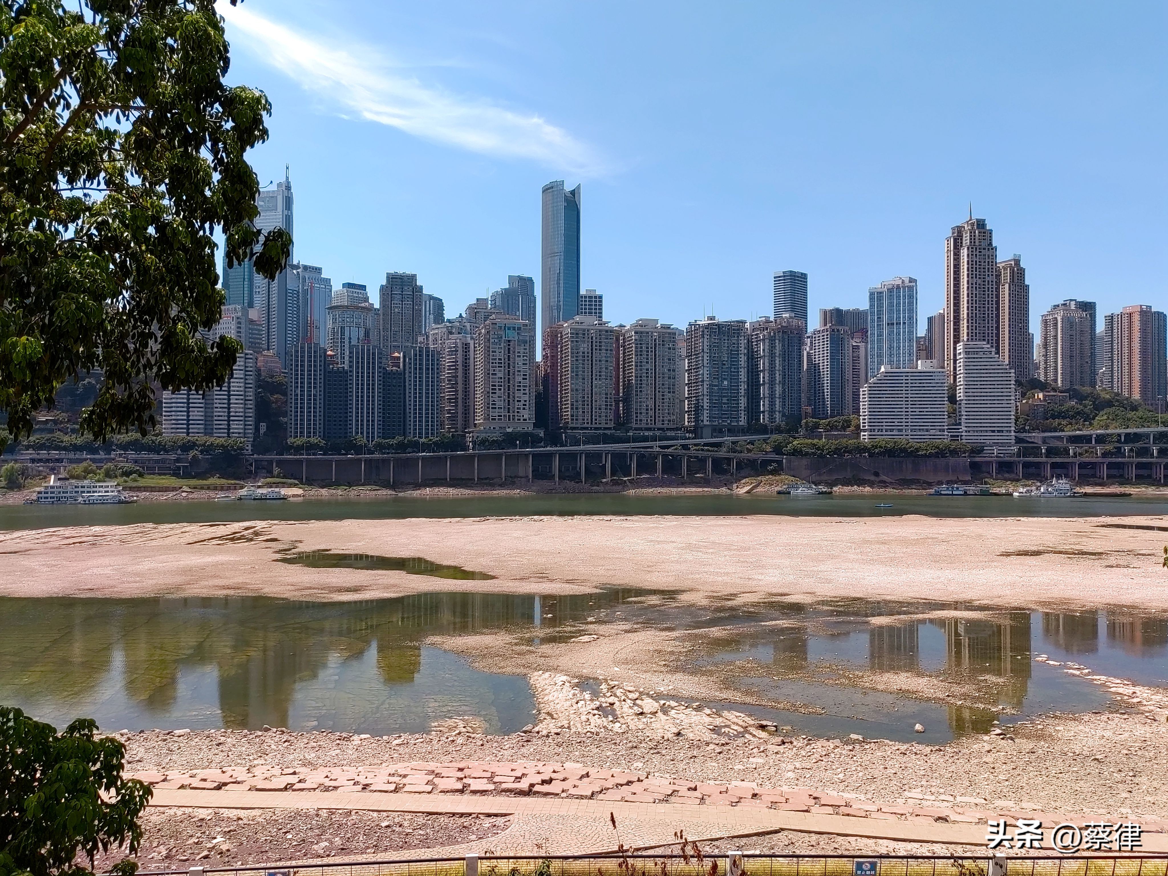 热沙无雨看江天！实测朝天门两江交汇高温枯水期的最低水位