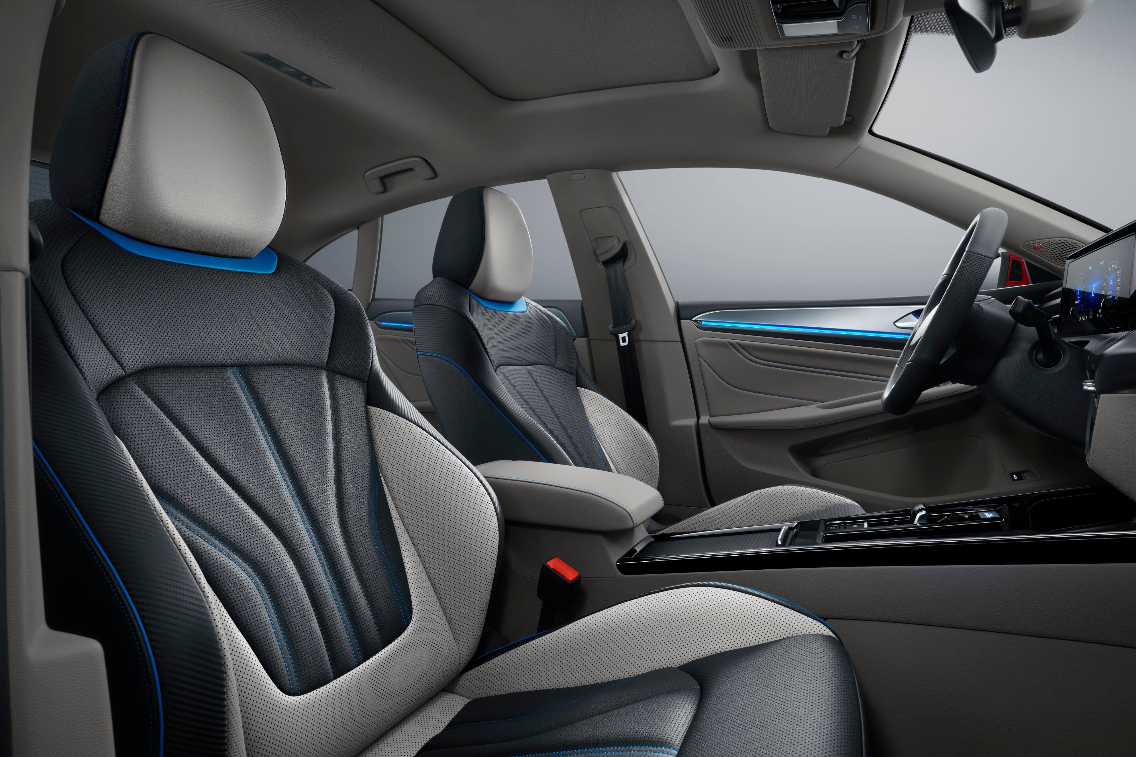 汽车hud是投影到玻璃上吗,汽车hud怎么投影到玻璃上的