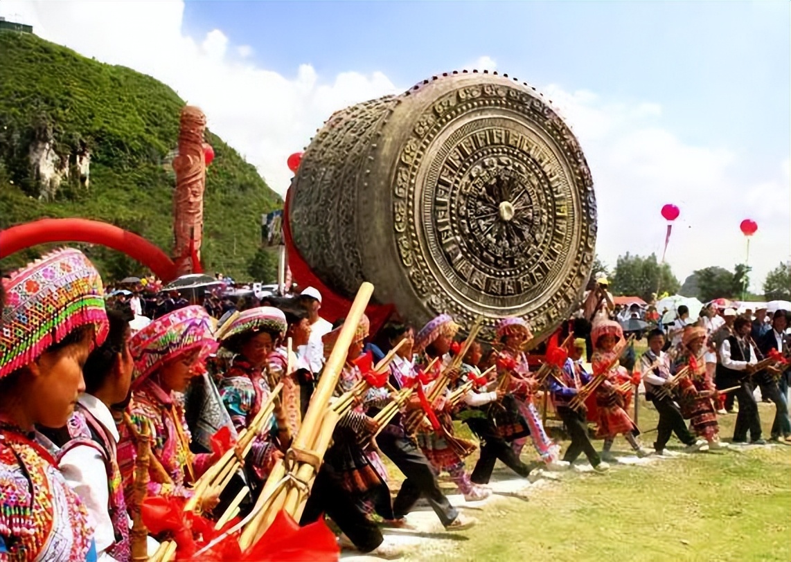 游遍整个民族,游遍祖国各地