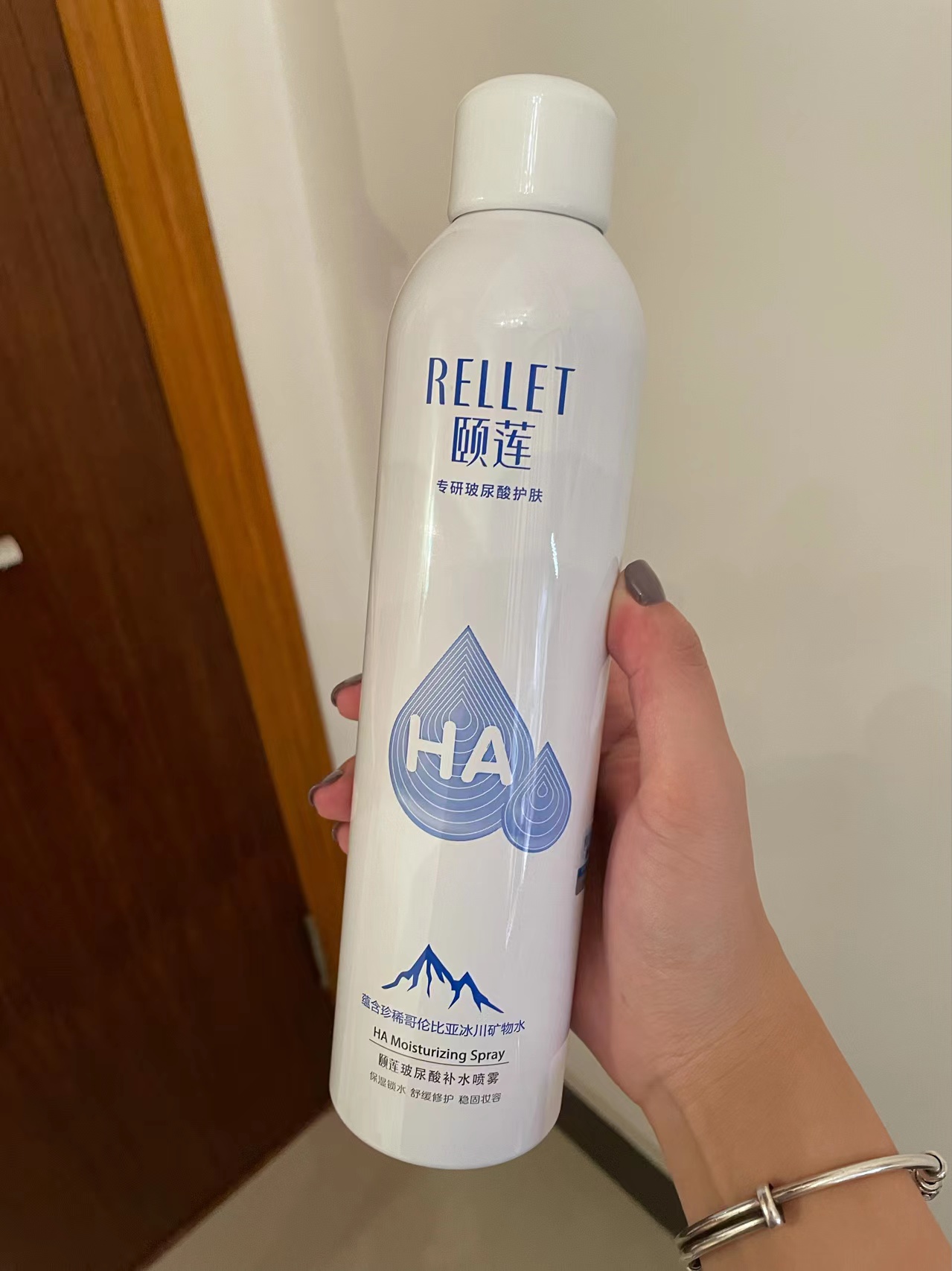 雅漾和颐莲喷雾哪个补水,雅漾补水喷雾和颐莲妆前用哪个