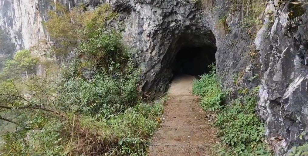 云南盐津县天路,云南盐津悬崖绝壁上的一条道