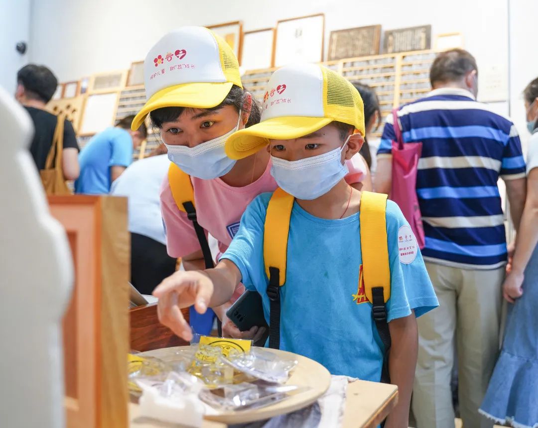 广州市社会组织联合会主办“永庆研学传承非遗”从化区困境儿童公益研学营走进永庆坊