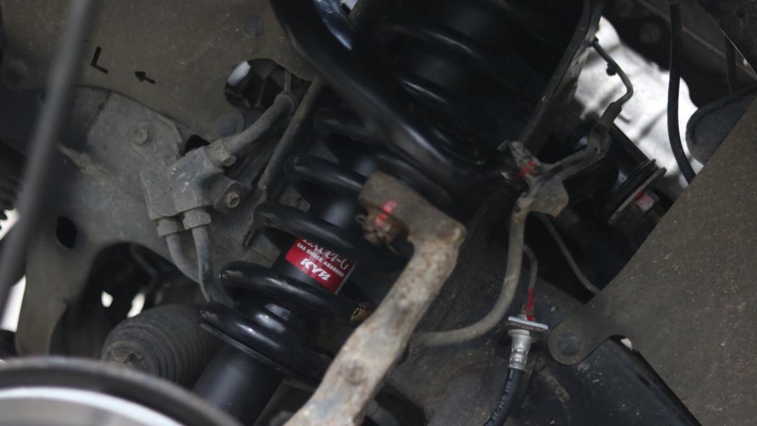 丰田霸道生锈,破旧丰田翻新