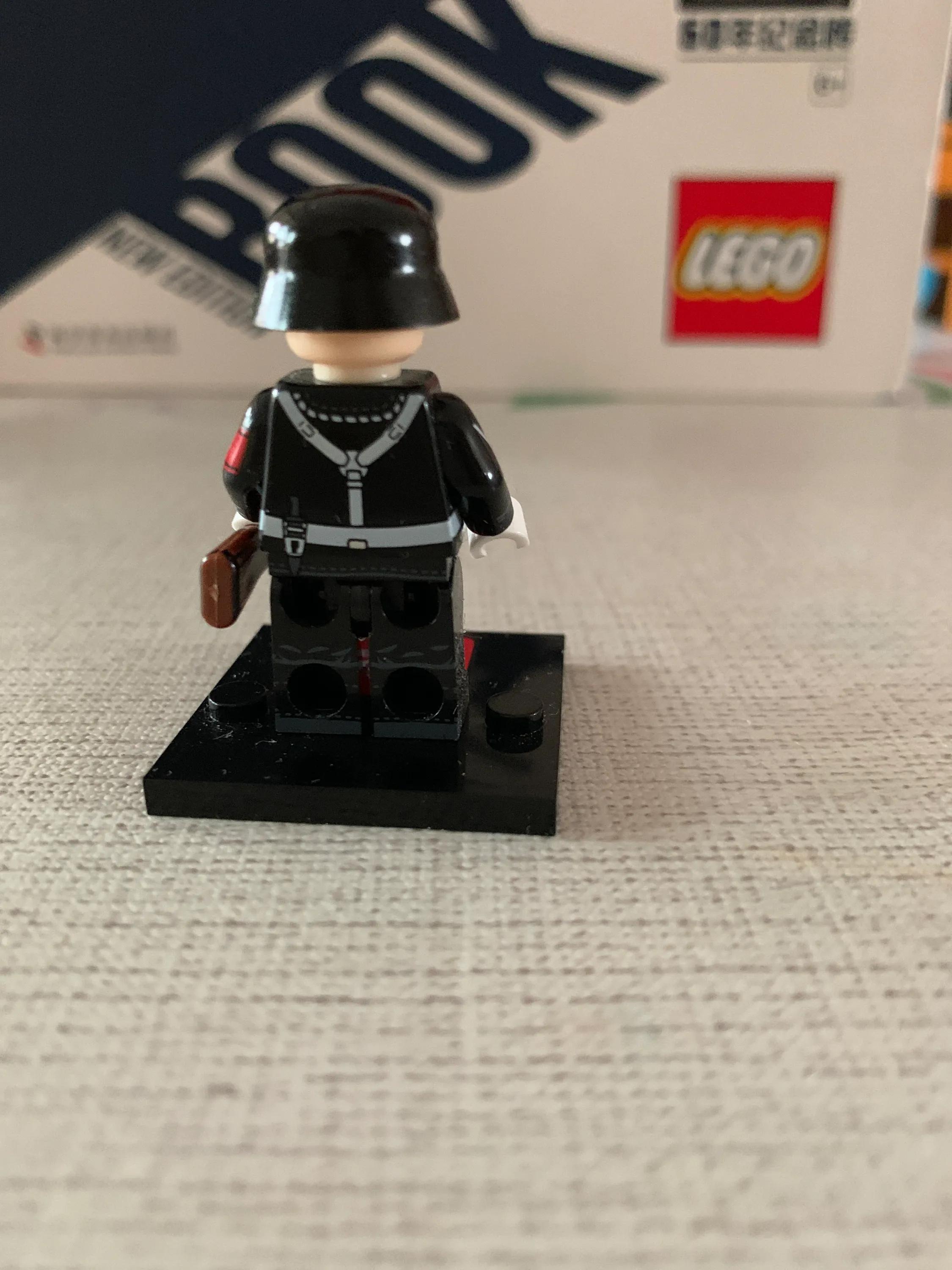 给大家看一下我的两个二战人仔