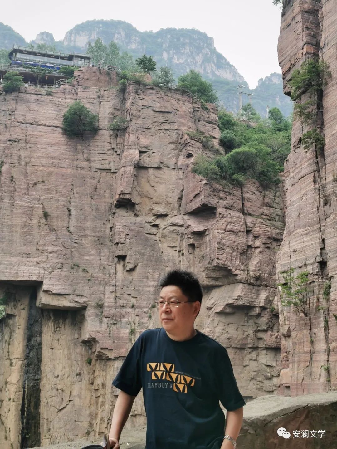 轻舟已过万重山三喜爷爷,轻舟已过万重山全文解释