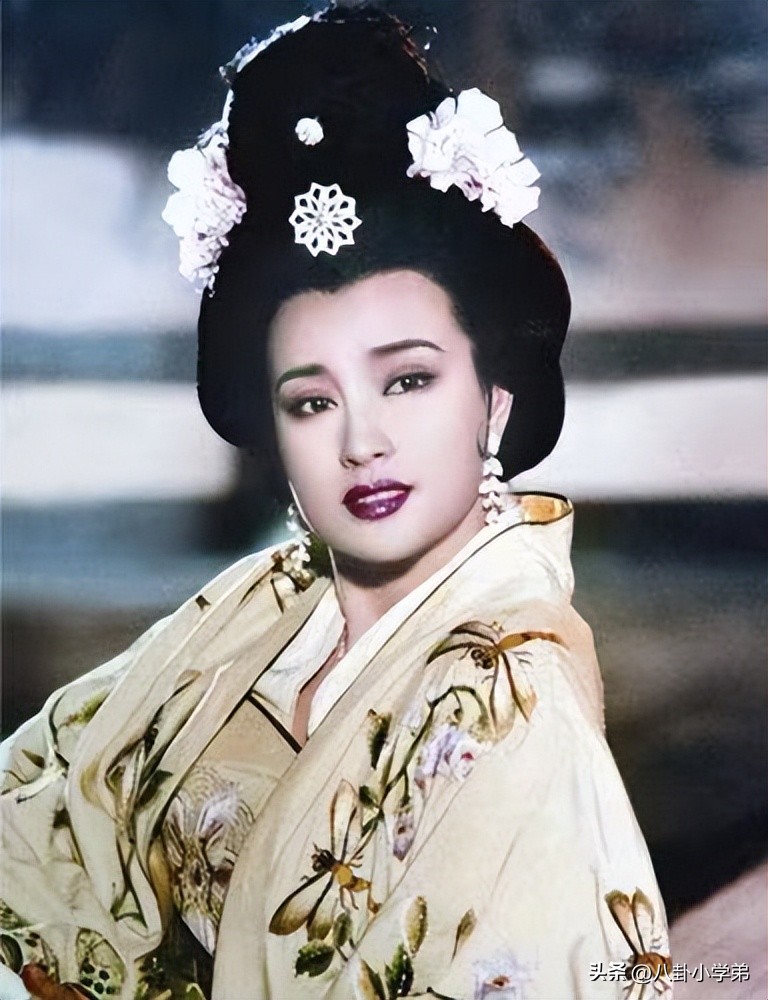 整形脸和真正的美人区别,整形变美的对比图片