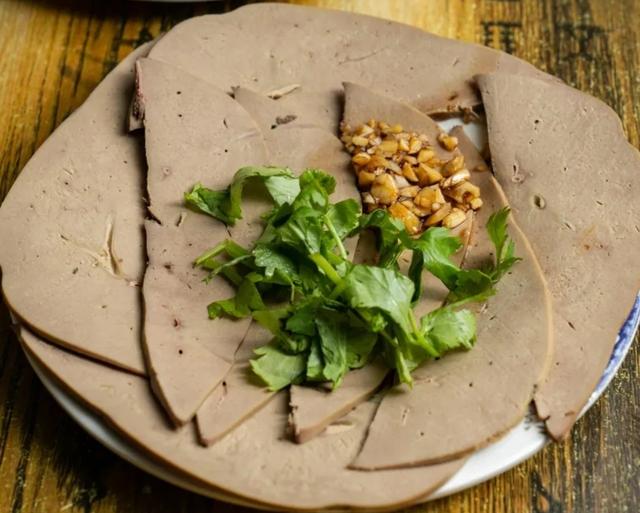 开了10来年的店,摆摊卖酥脆皮薄的馅饼