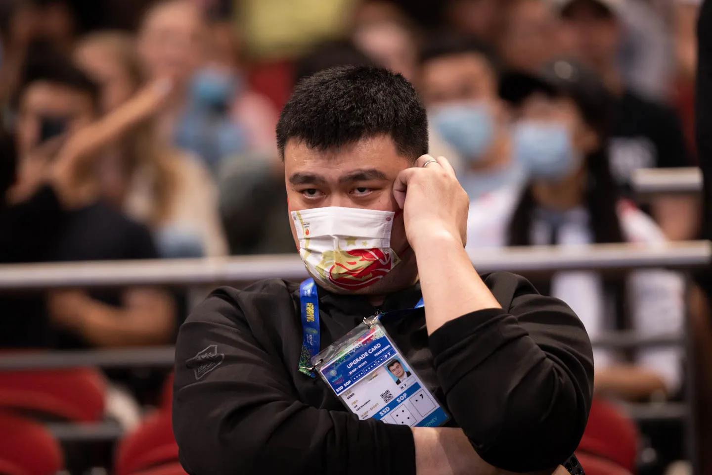 中国男篮广州比赛周琦,周琦和新疆男篮到底怎么回事