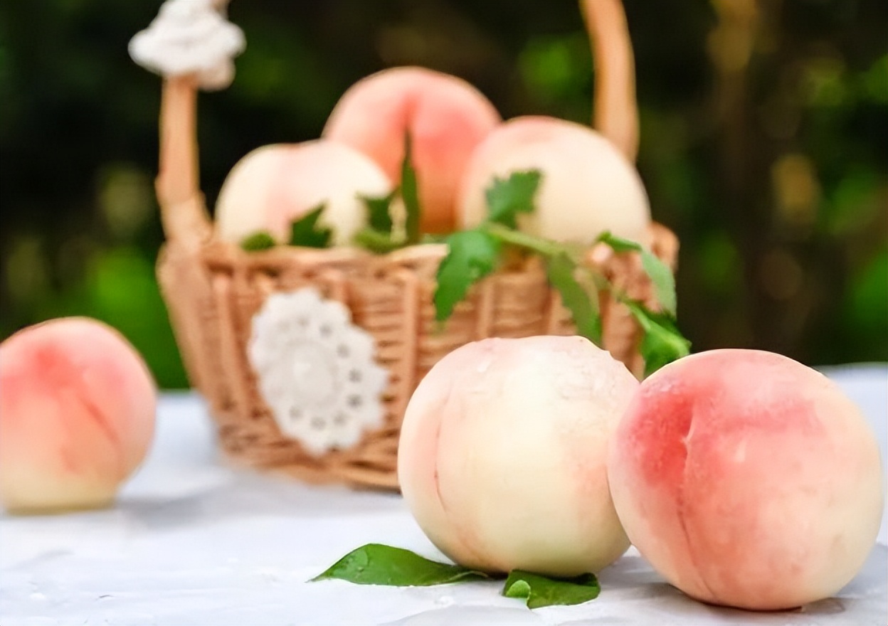 桃子四种人不宜吃,桃子哪些患者不能吃