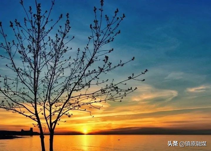 繁华三千事淡然一笑间,三千烦恼一笑间什么意思