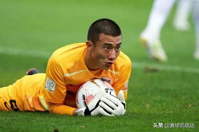 韩佳奇东亚杯扑救照片,韩佳奇东亚杯扑救挡住了多少球