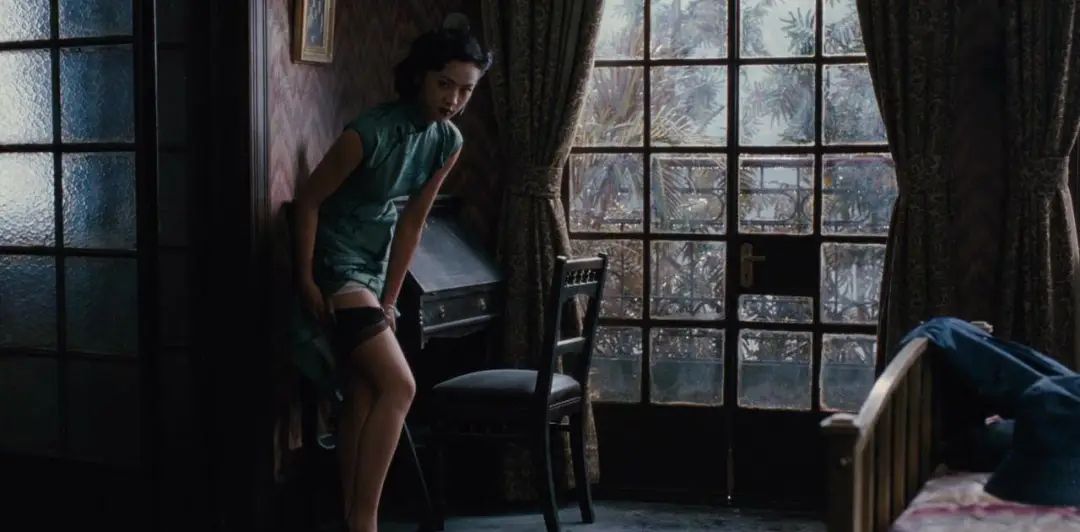 今天才明白《色，戒》最懂成年人的戏，不是在床上