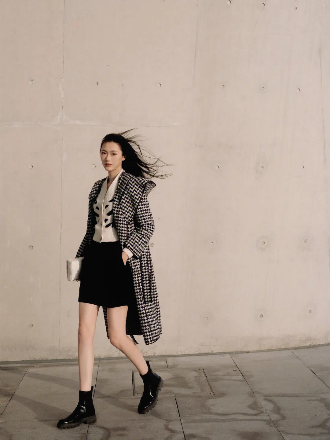 轻灵千鸟格，不会皱的大衣