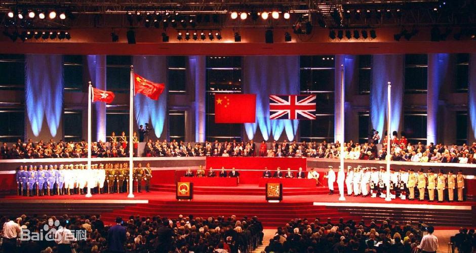 1982年，*小平邓**在谈判桌上对撒切尔霸气表态，撒切尔：残酷