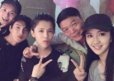 鹿晗在足球场表现,鹿晗最新球场照片