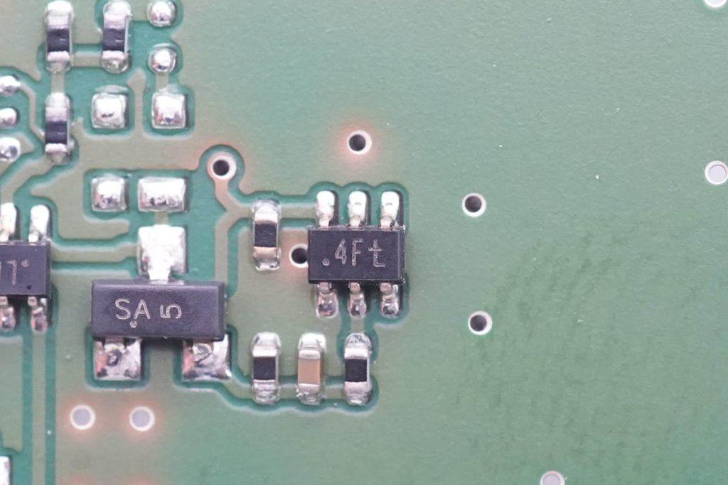 宝马5系无线充电拆解,宝马5系充电器怎么拆