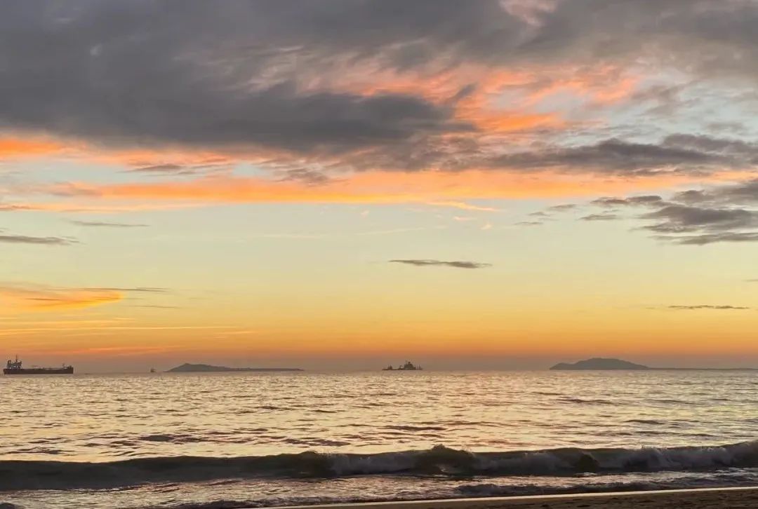 怎么在假期变霸气高冷,学生假期变胖校服穿不上了