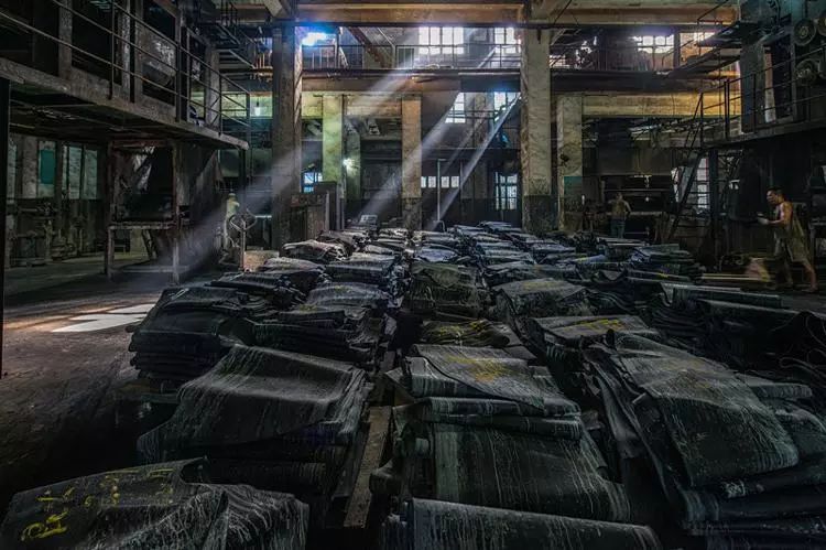 中国第一双鞋是谁发明的,中国第一期解放鞋是哪个厂生产的